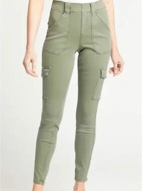Spanx Stretch Twill Ankle Cargo Pant Size M in Soft Sage Green High Rise Pull On